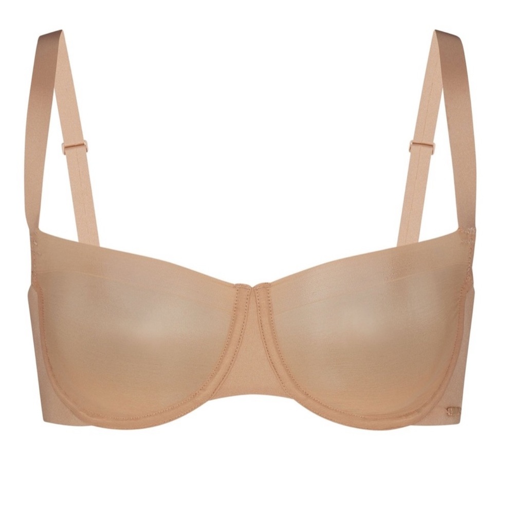 SKIMS No Show Molded Unlined Balconette
Size 38DD